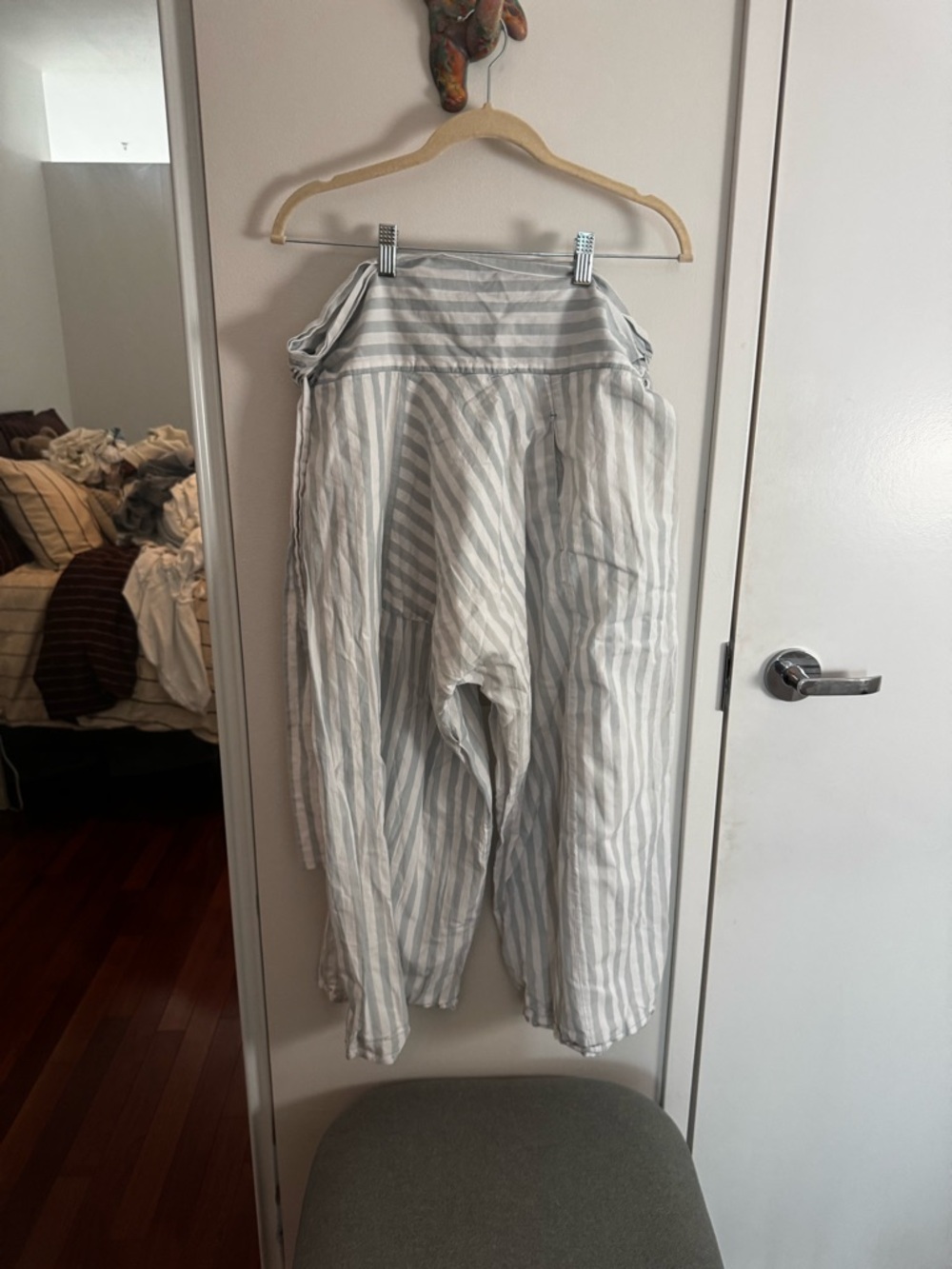 ROUCHA Striped Wide-Leg Crop Gaucho Pants - White & Light Gray - Picture 2 of 8